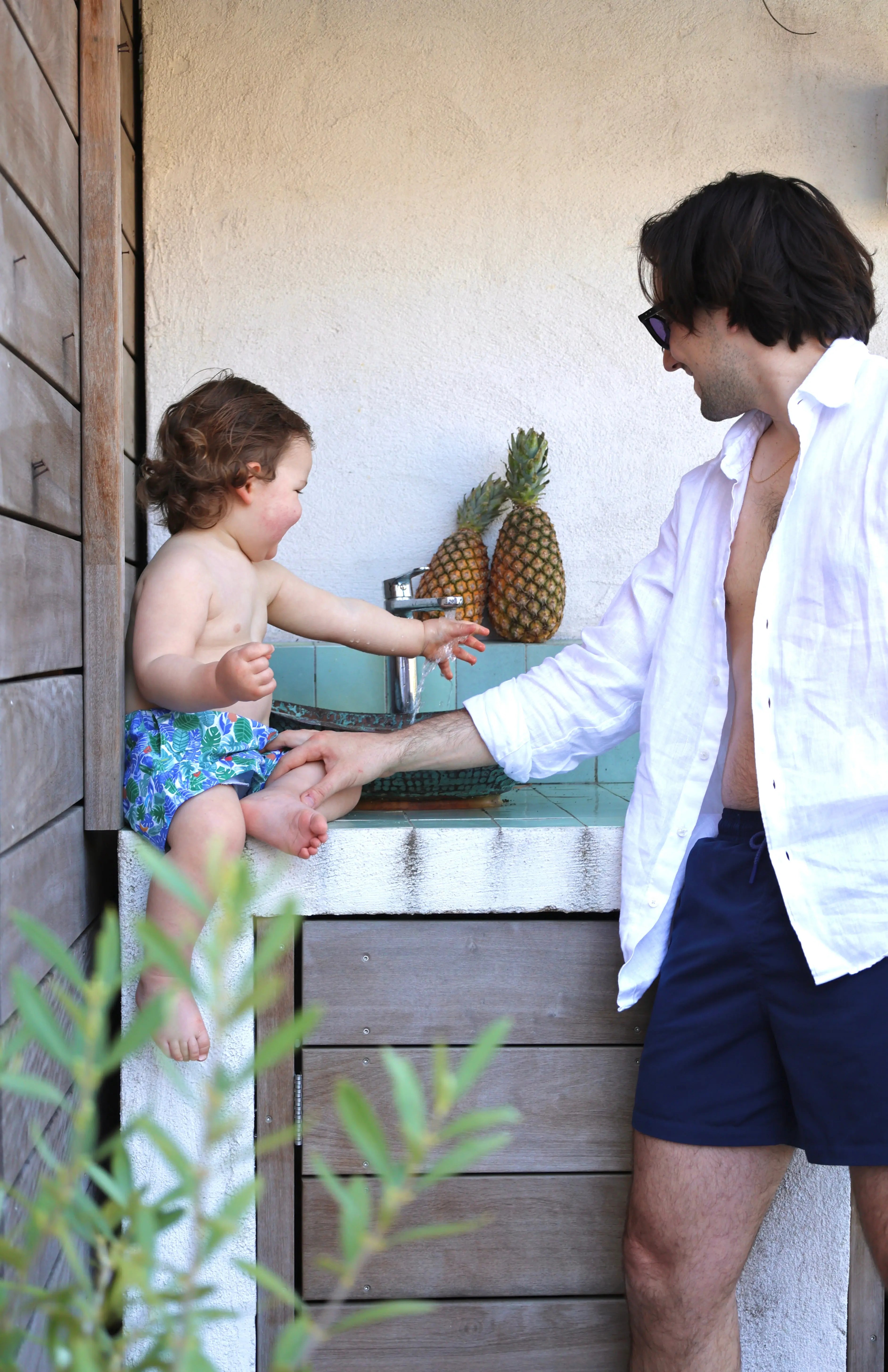 Maillot de bain père-fils assorti : adoptez le look matchy-matchy cet été - Loumio Paris